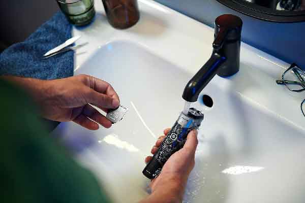 ست-اصلاح-فیلیپس-مدل-Philips-Norelco-Multigroom-Series-5000-18-Piece-Beard-Face-Hair-Body-and-Intimate-Hair-Trimmer-for-Men-NO-BLADE-OIL-MG591049-7.jpg